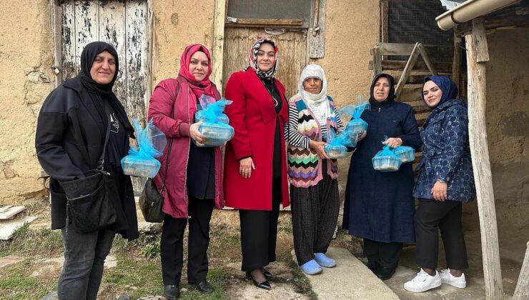 AK Parti Kadın Kolları, Yeni Mahalle ve Zafran Mahallesi’nde İftariyelik İkramında Bulundu