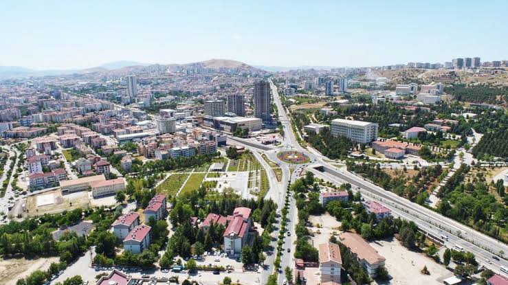 Elazığ Belediyesi’nin Yıllardır Çözemediği Yol Sorunu
