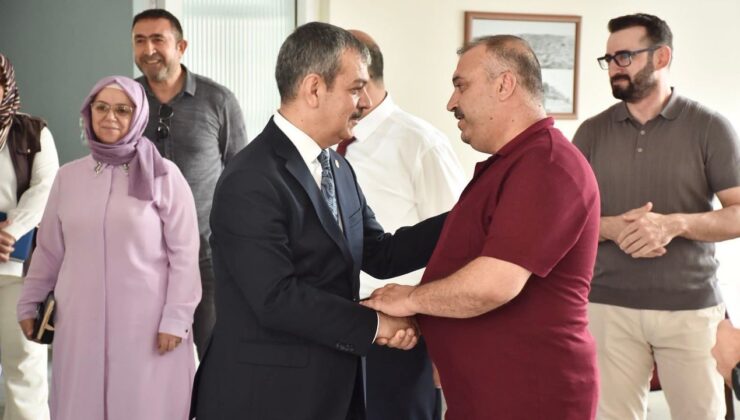 Milletvekili Erol Keleş’ten Elazığ Sağlık Personeline Moral Ziyareti