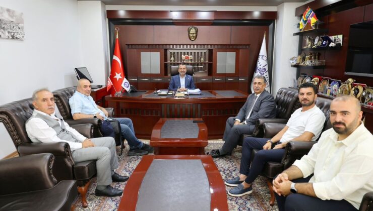 Elazığ’ın Kültür Elçileri Belediye Başkanı Şerifoğulları ile Bir Araya Geldi