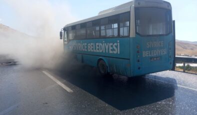 Sivrice’de Halk Otobüsünde Korkutan Yangın: İnceleme Başlatıldı