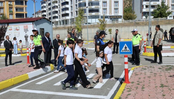 Vali Hatipoğlu’ndan Geleceğin Sürücülerine Trafik Dersi